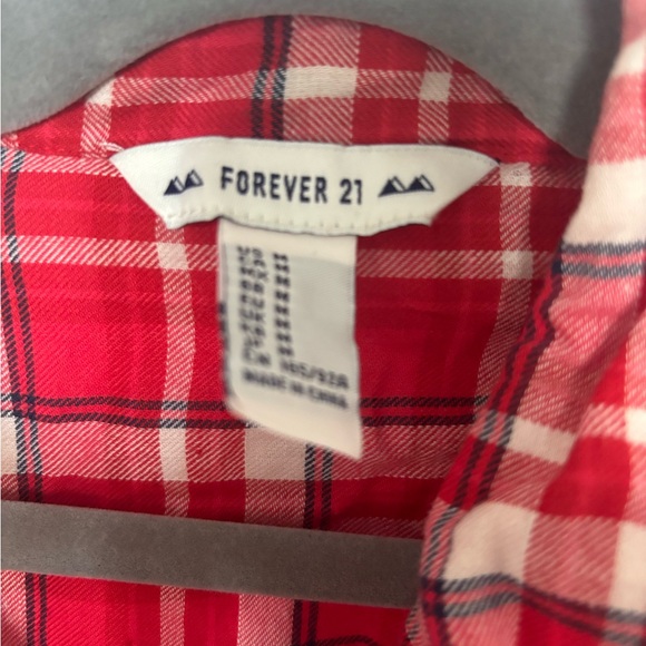 Patterned red and white shirt - Picture 3 of 4